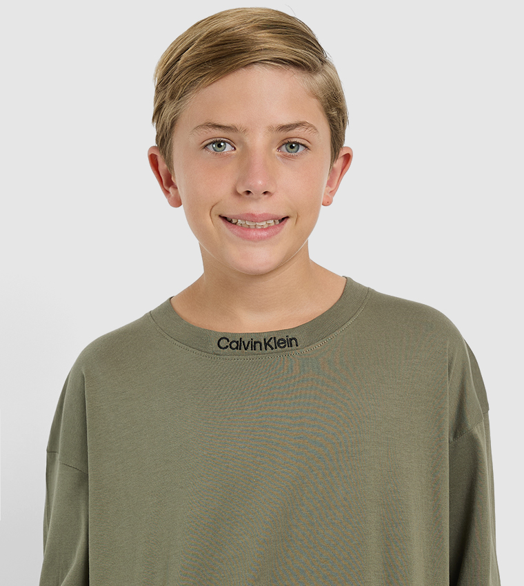 تيشيرت كم طويل بشعار مطرز