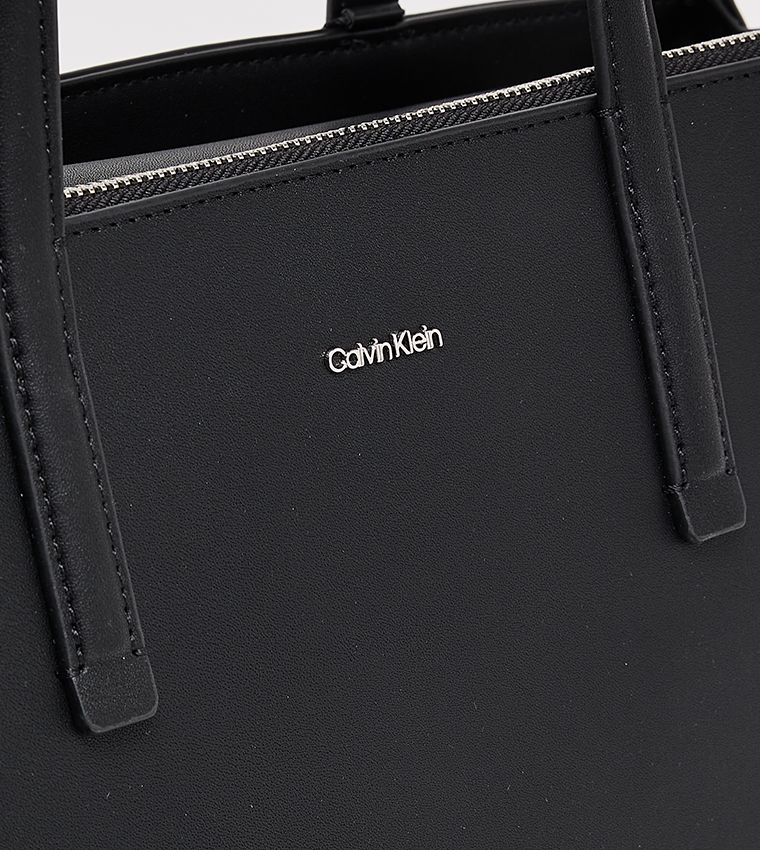 Textured Zip Closure Tote Bag