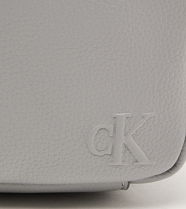 شنطة يد رجالية بسحاب