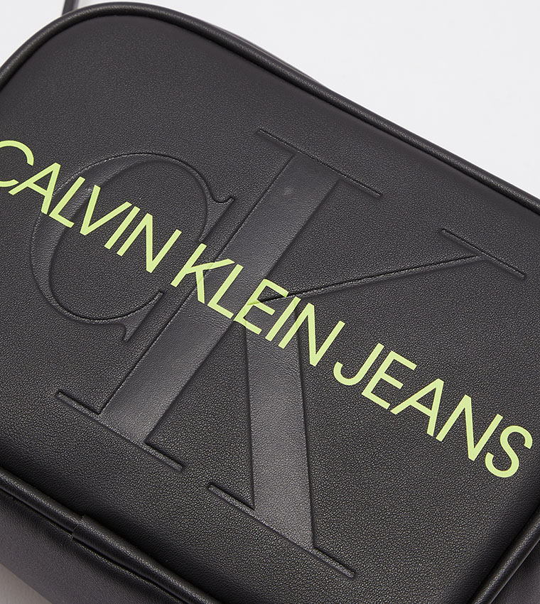 Calvin Klein - Sculpted Camera Bag In Black