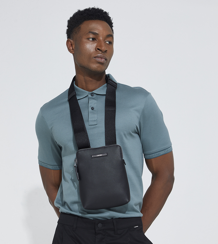 Calvin klein men's online crossbody bag