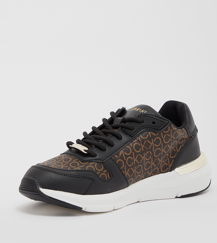 حذاء رياضي جلد 