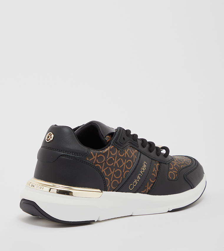 حذاء رياضي جلد 