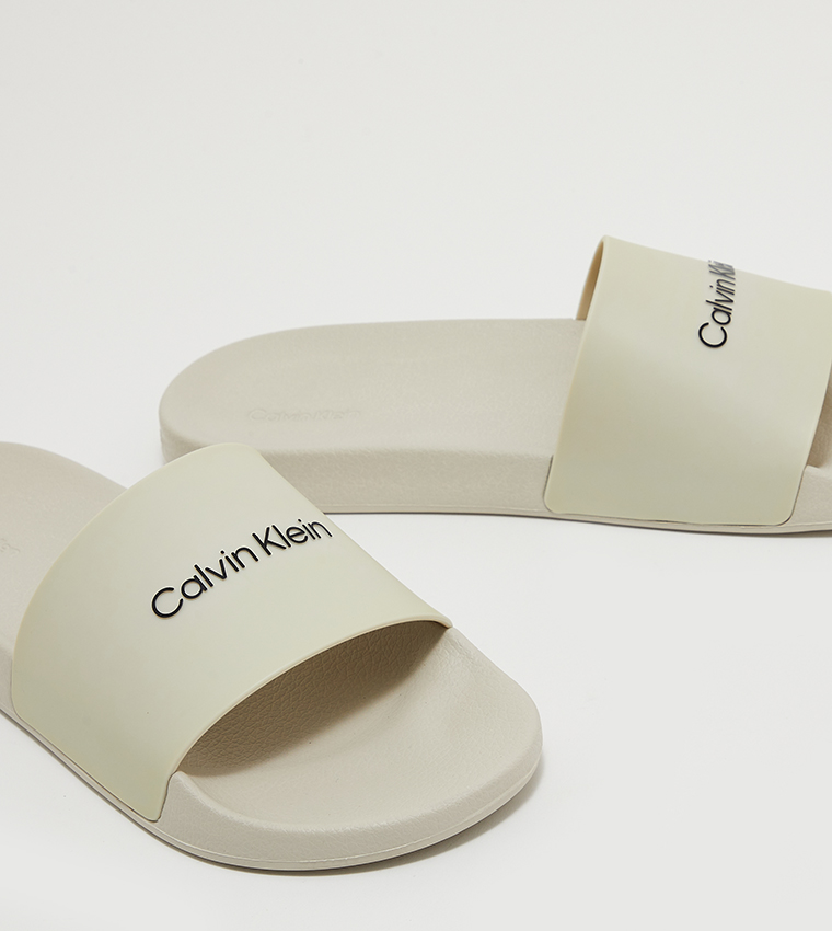 Calvin klein sales sliders size 5