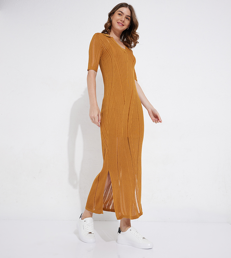 سنيكرز برقبة قصيرة 