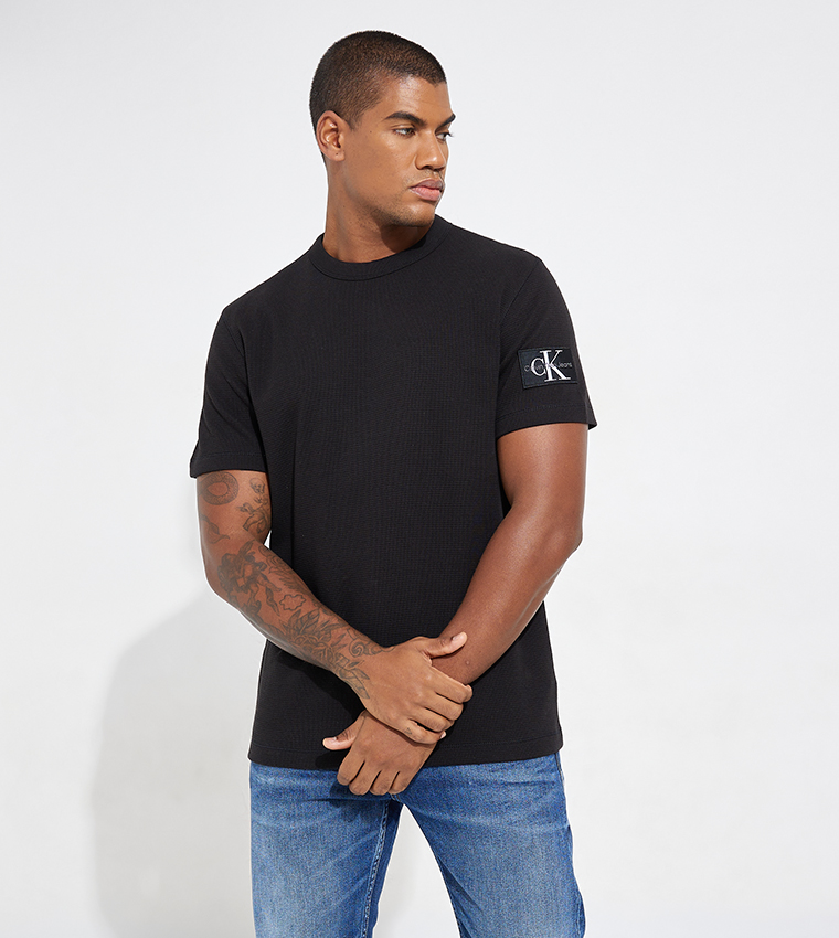 Buy Calvin Short Black Klein Bahrain Sleeves 6thStreet Logo | Shirt T In Badge