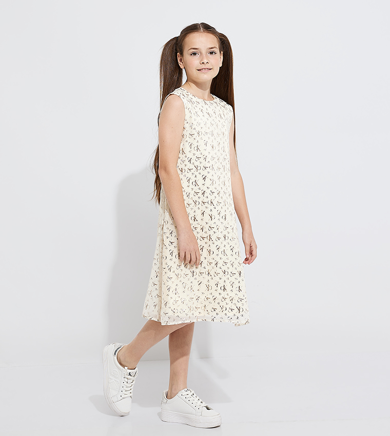 فستان مونوغرام بدون أكمام 