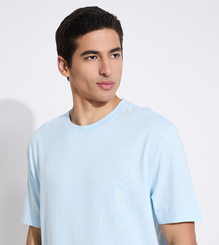 تيشيرت بياقة دائرية وبطبعة