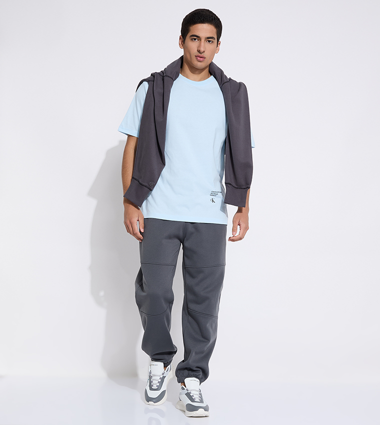 تيشيرت بياقة دائرية وبطبعة