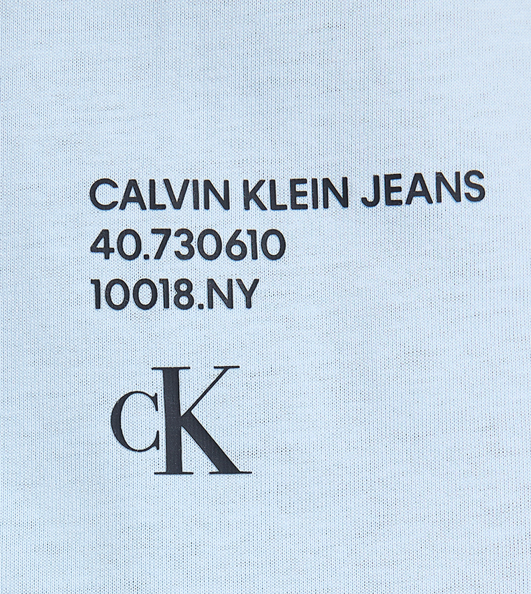 تيشيرت بياقة دائرية وبطبعة