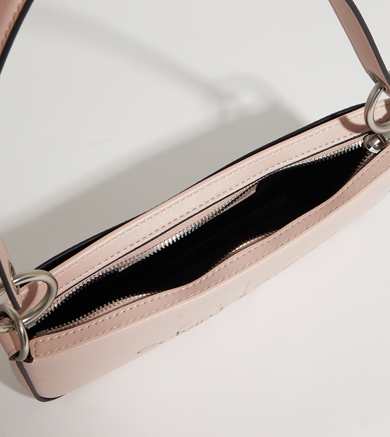 حقيبة كتف بطبعة شعار