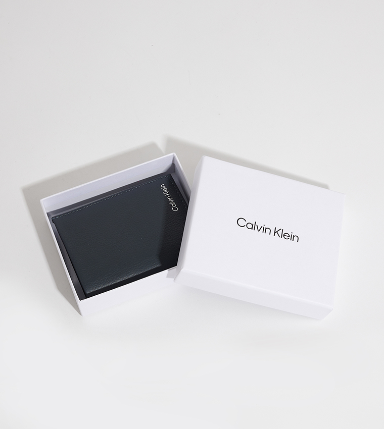 Bi-Fold 6 Card Holder