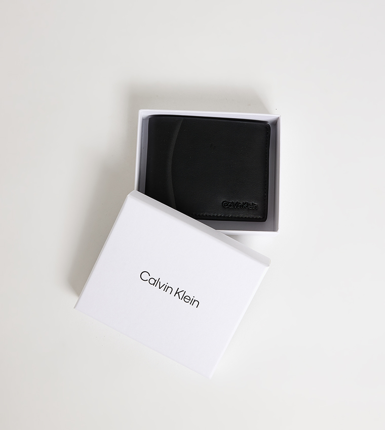 Minimal Focus Bi-Fold Wallet