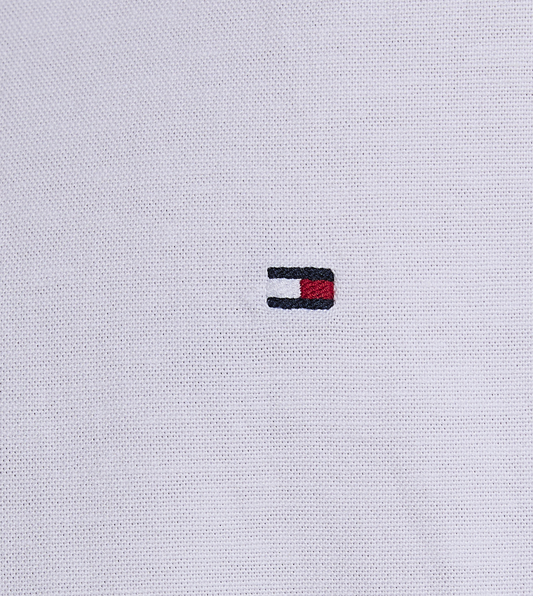 قميص مطرز بالشعار بأكمام طويلة  