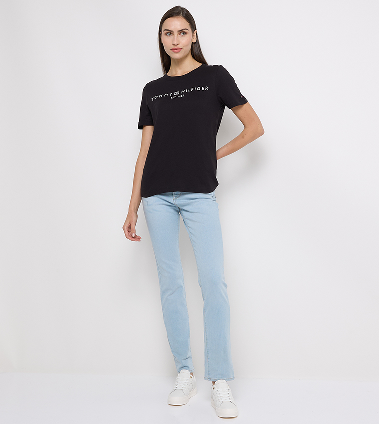 تيشيرت بأكمام قصيرة وطبعة شعار 