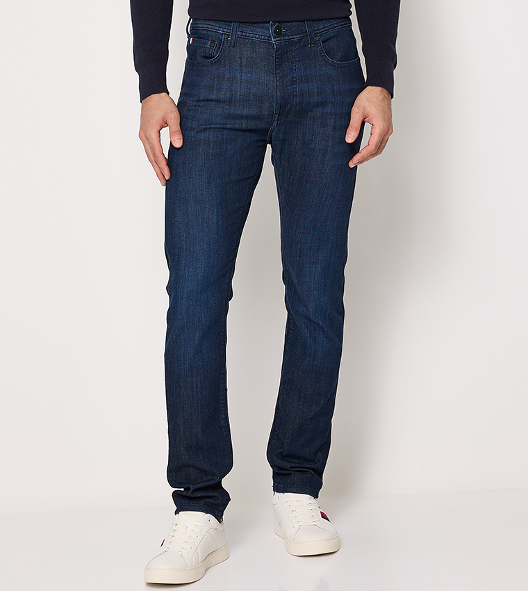 بنطال جينز ضيق 