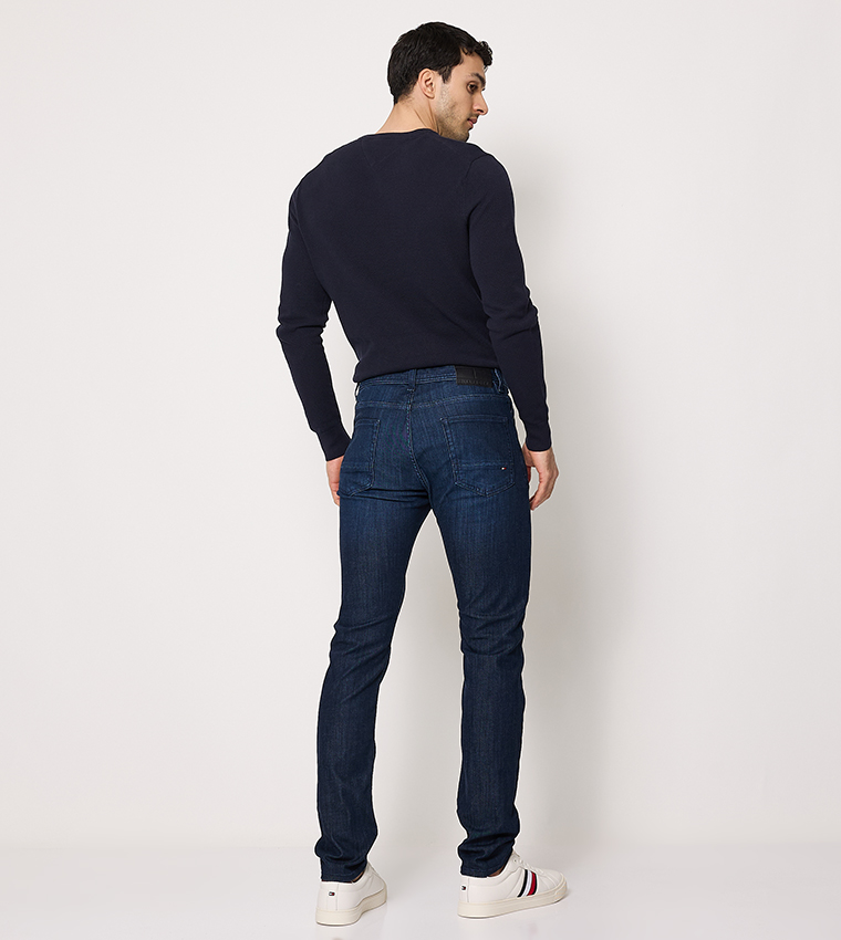 بنطال جينز ضيق 