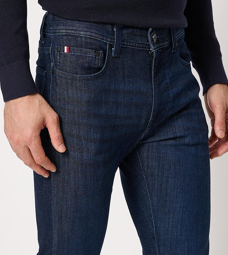 بنطال جينز ضيق 