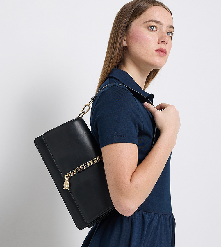 Chain-Link Detail Shoulder Bag