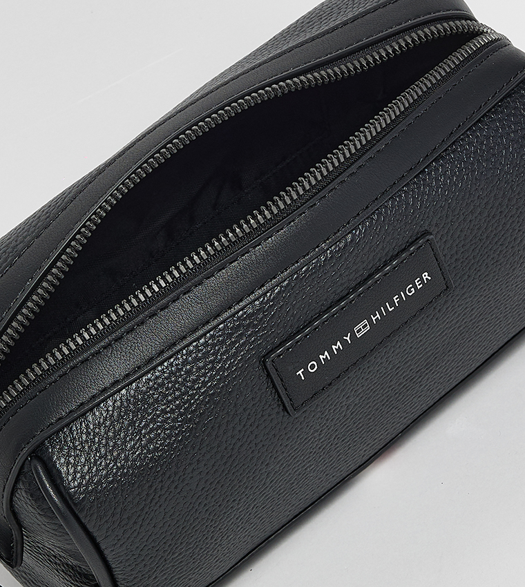 Logo Detail Washbag