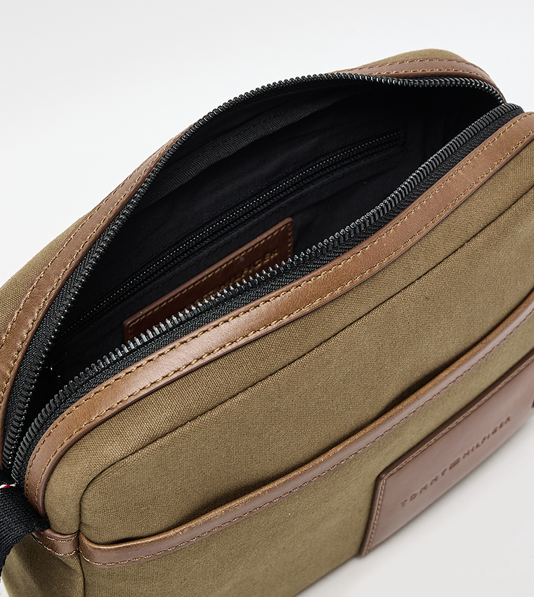 حقيبة كاميرا ببادج بشعار 