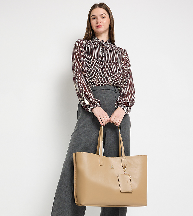 DISTINCT Logo Detail Tote Bag