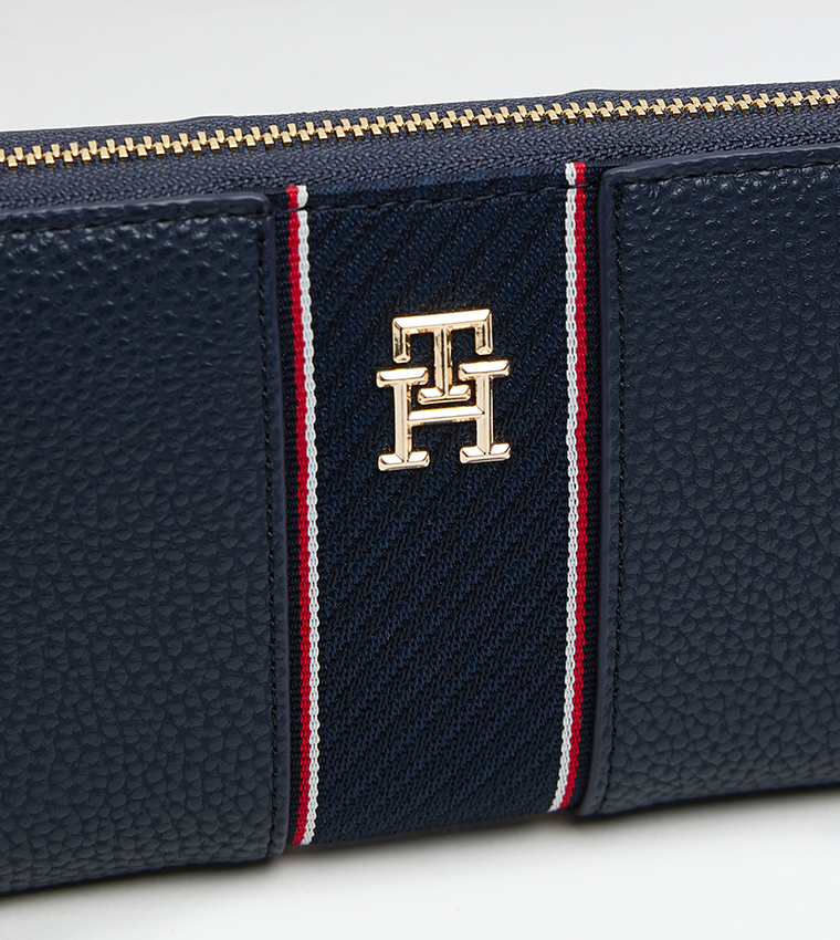 محفظة طويلة بشعار