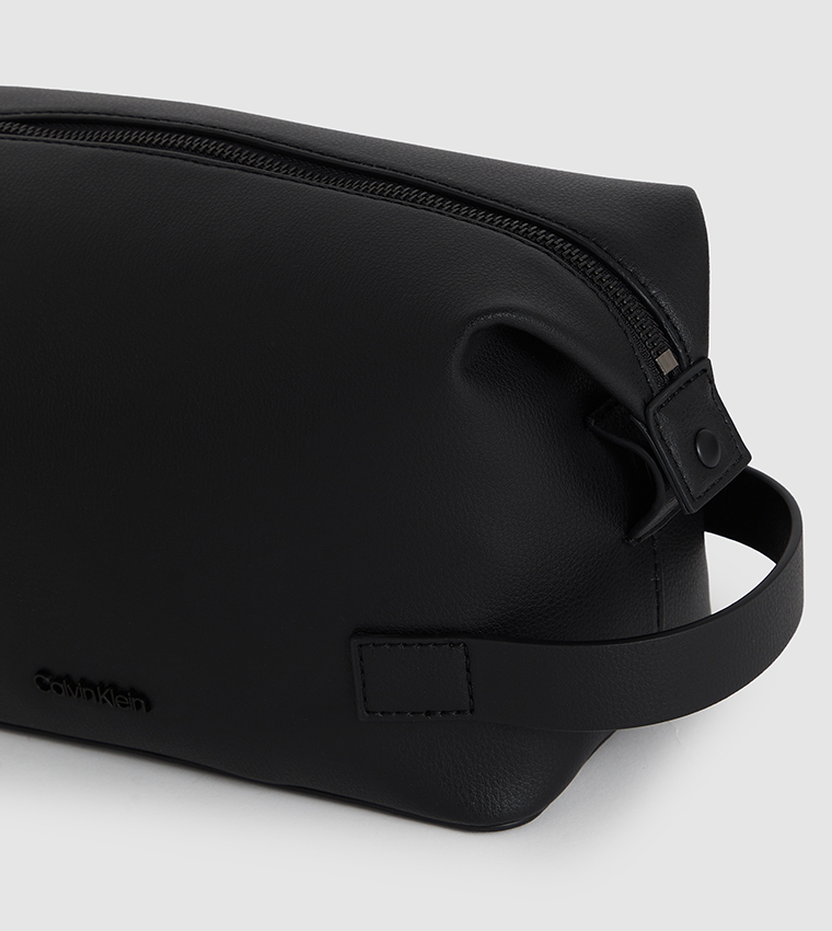 MINIMAL FOCUS Logo Detail Toiletry Bag