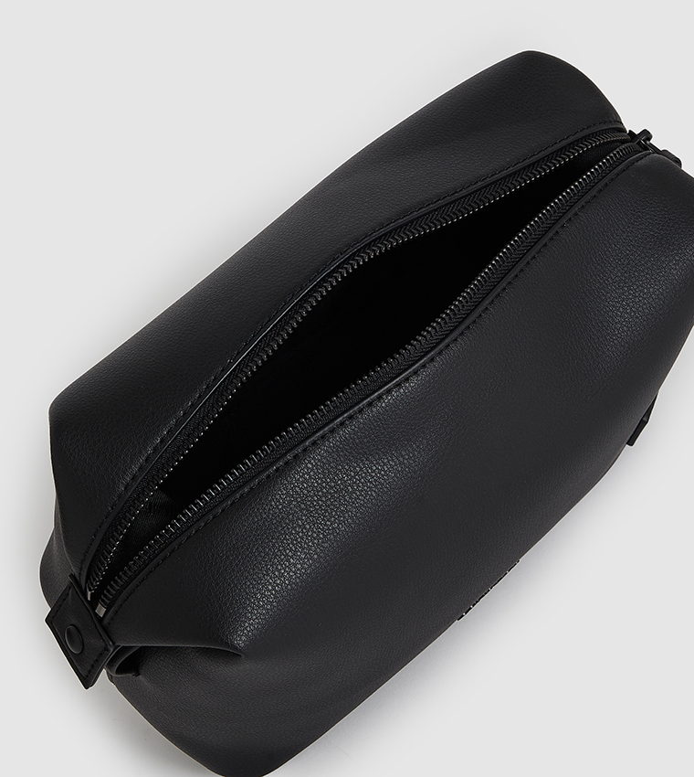 MINIMAL FOCUS Logo Detail Toiletry Bag