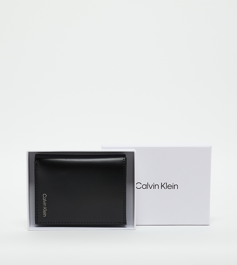 Logo Detail Smooth Bifold Cardholder