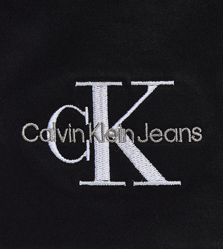 بنطال كارغو متعدد الجيوب مطرز بشعار