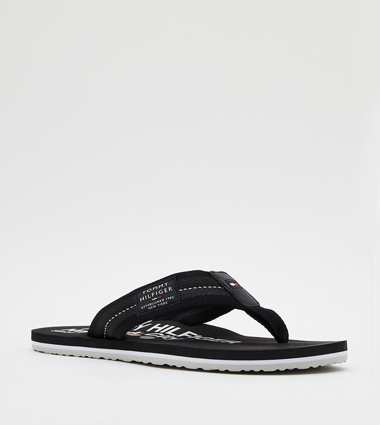 Black tommy hotsell hilfiger flip flops