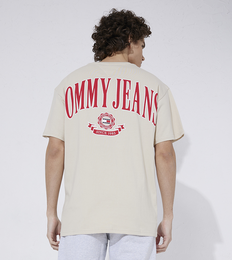 Tommy jeans multi 2024 logo t shirt