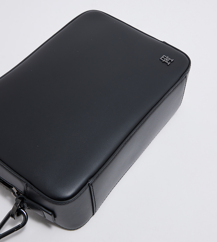 Logo Detail Zippered Washbag