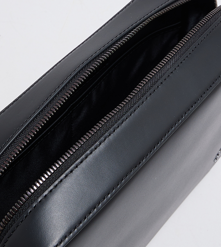 Logo Detail Zippered Washbag