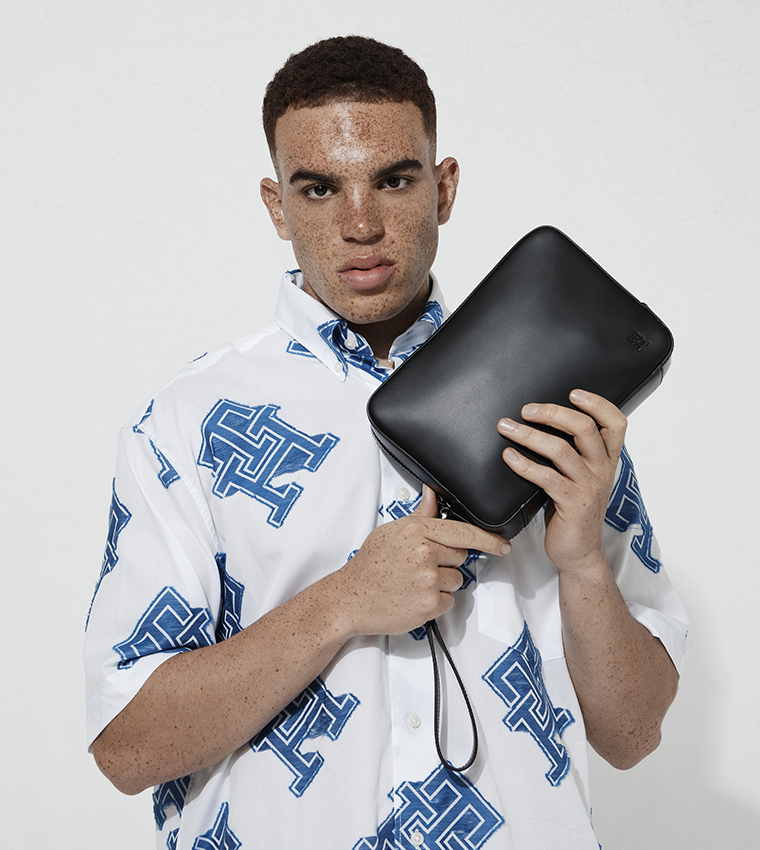 Logo Detail Zippered Washbag