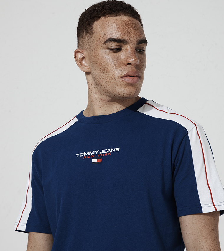 T shirt tommy jeans 90s on sale