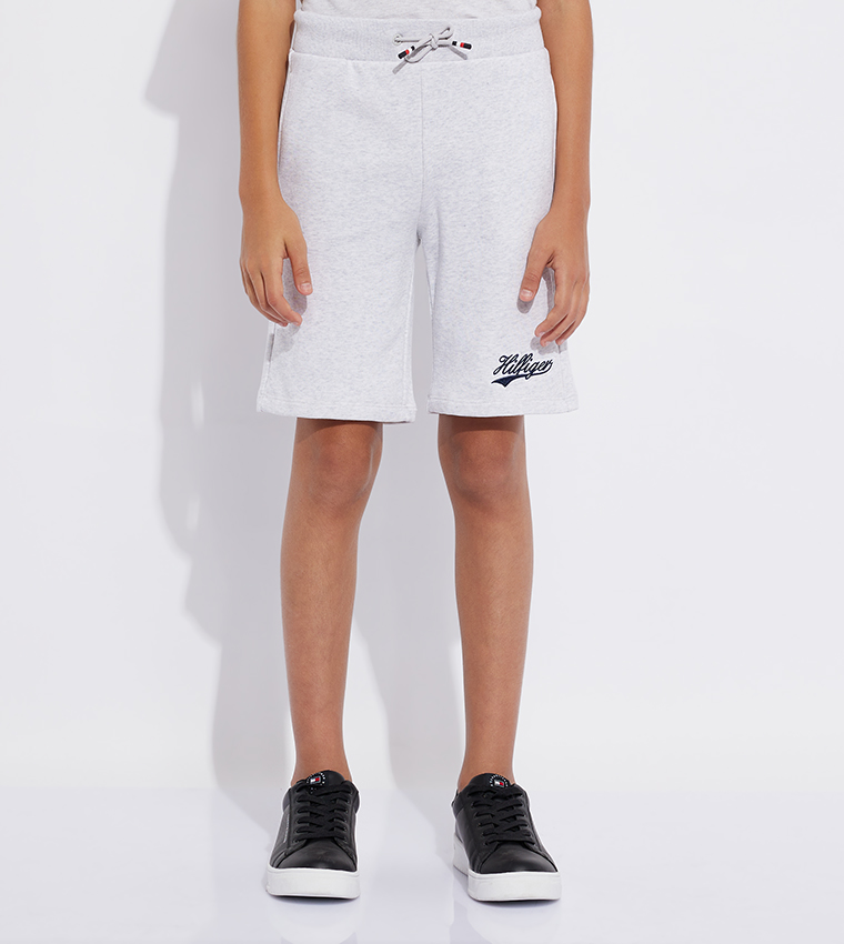 شورت مطرز برباط 