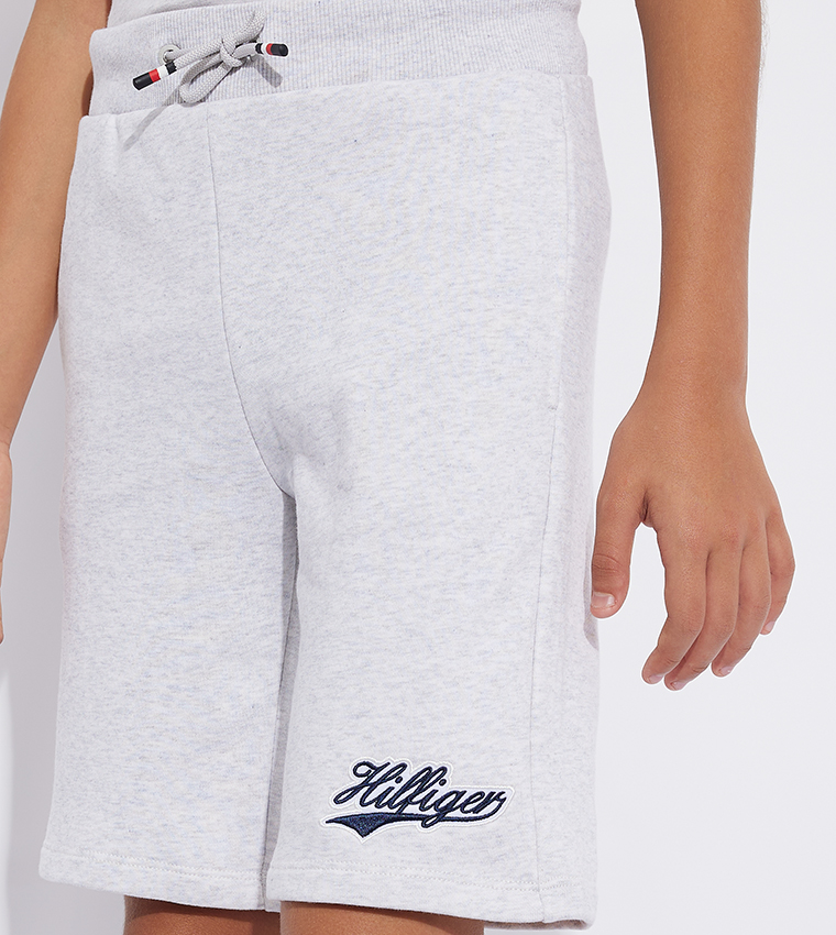 شورت مطرز برباط 