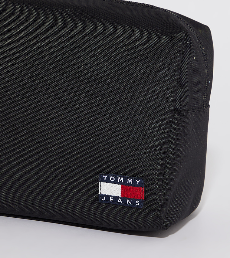Essentail Flaf Detail Toiletry Bag