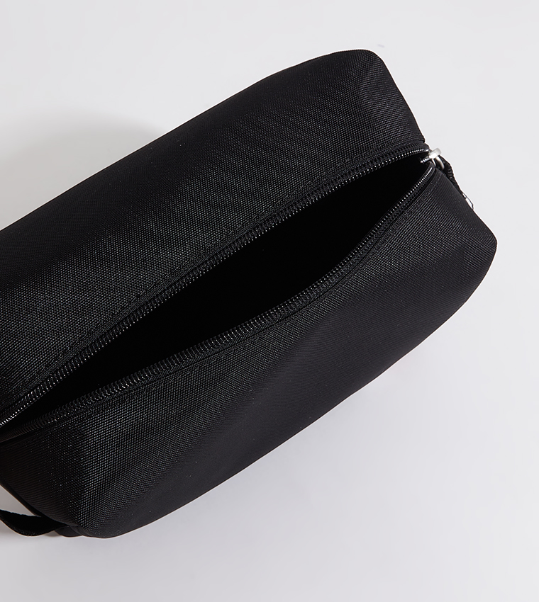 Essentail Flaf Detail Toiletry Bag