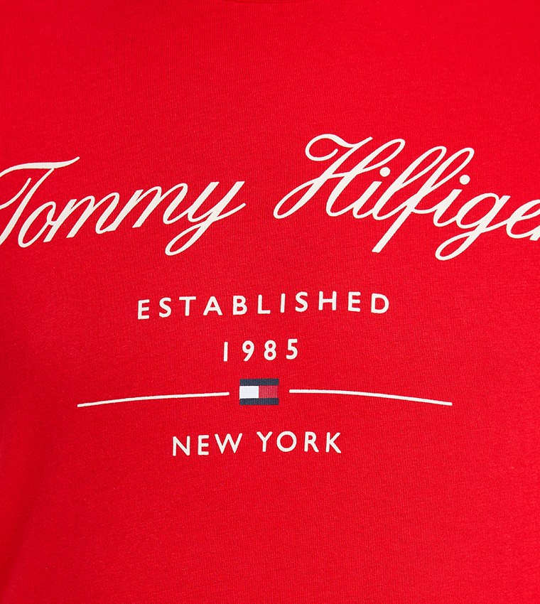 تيشيرت برقبة مستديرة وطبعة شعار 