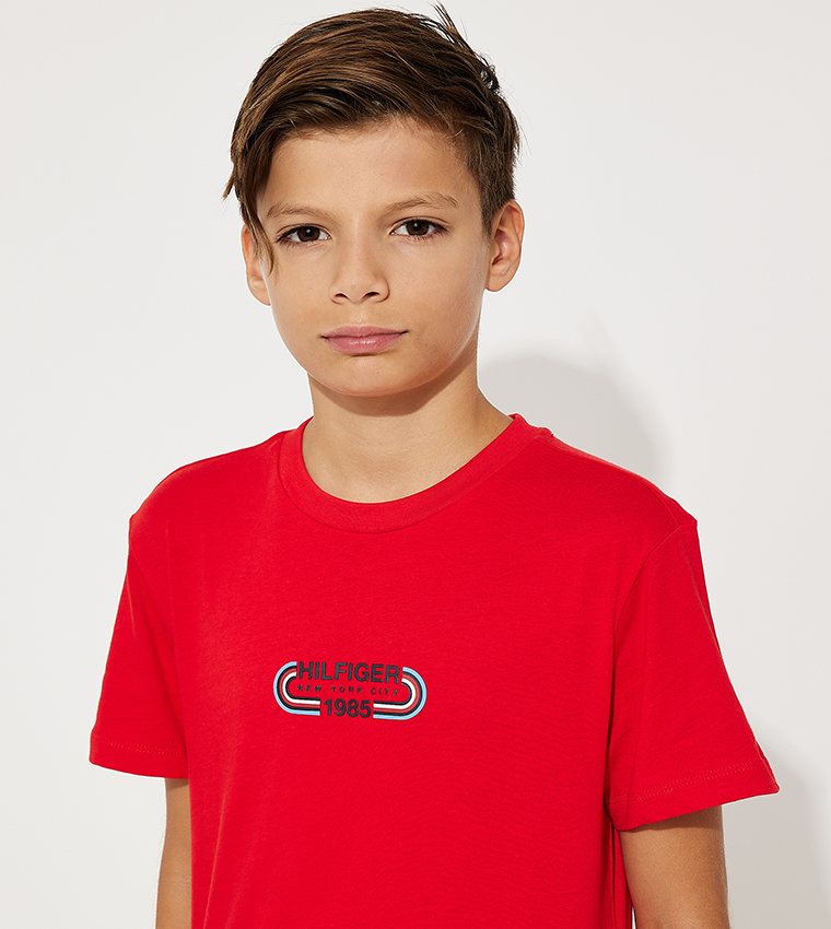 تيشيرت بأكمام قصيرة وطبعة مونوتايب 