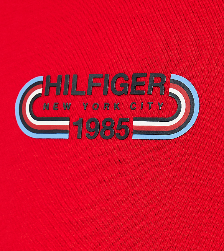 تيشيرت بأكمام قصيرة وطبعة مونوتايب 