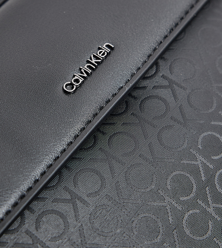Sleek Logo Detail Toiletry Bag