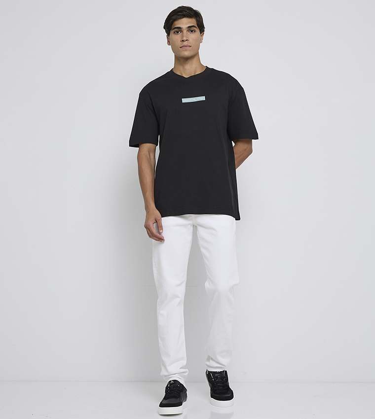 تيشيرت بياقة مستديرة بشعار