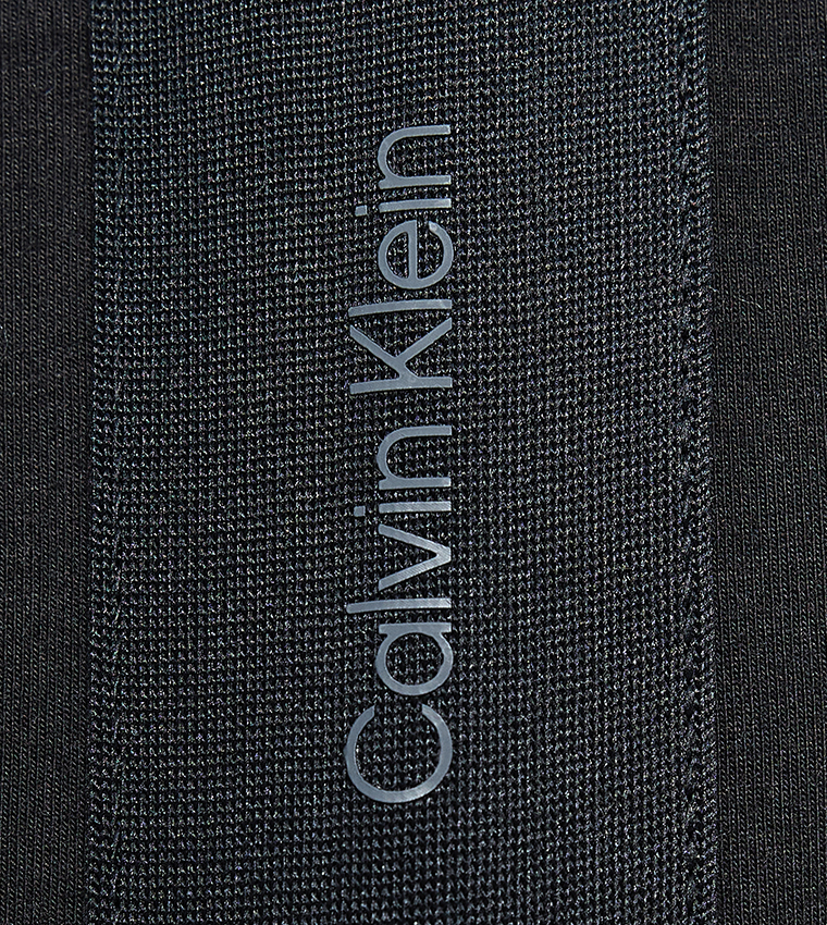 تيشيرت برقبة مستديرة بشعار 