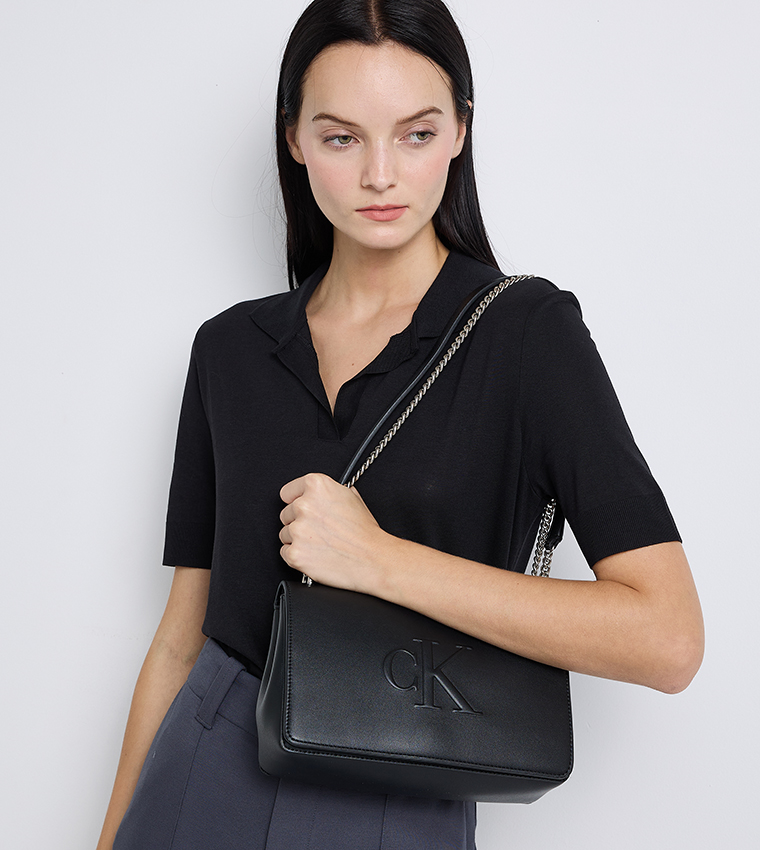 حقيبة كروس بادي بنقشة شعار