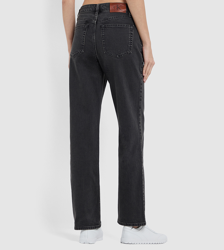 بنطلون جينز بخصر عالي بقصة مستقيمة 