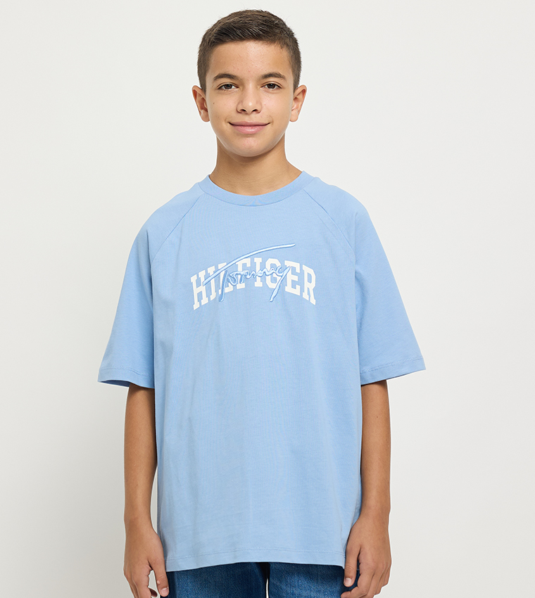 تيشيرت بشعار وياقة مستديرة 